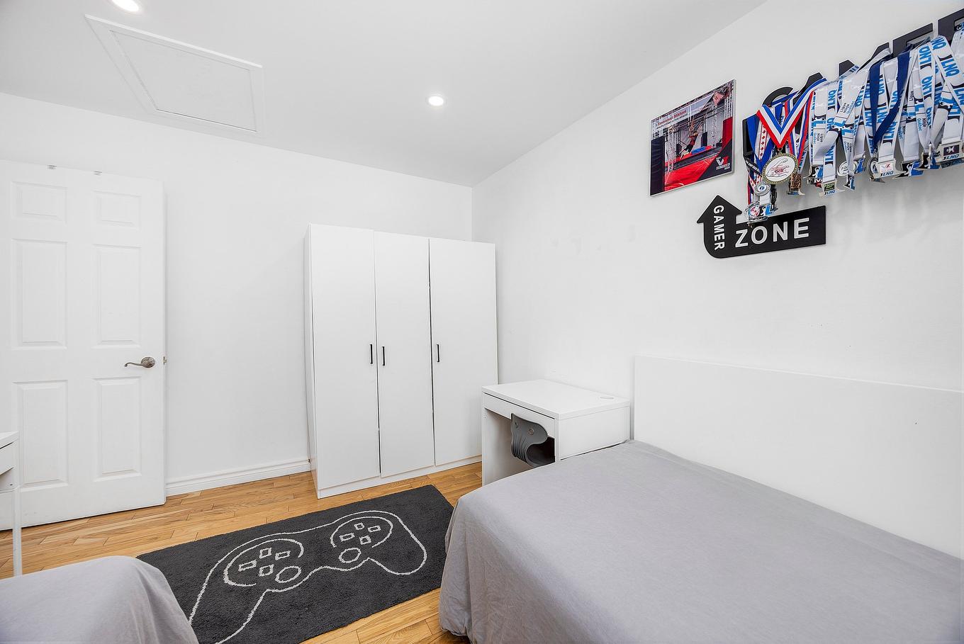 Bedroom - 447 Boul. Samson, Laval (Sainte-Dorothée), QC - Indoor Photo Showing Bedroom