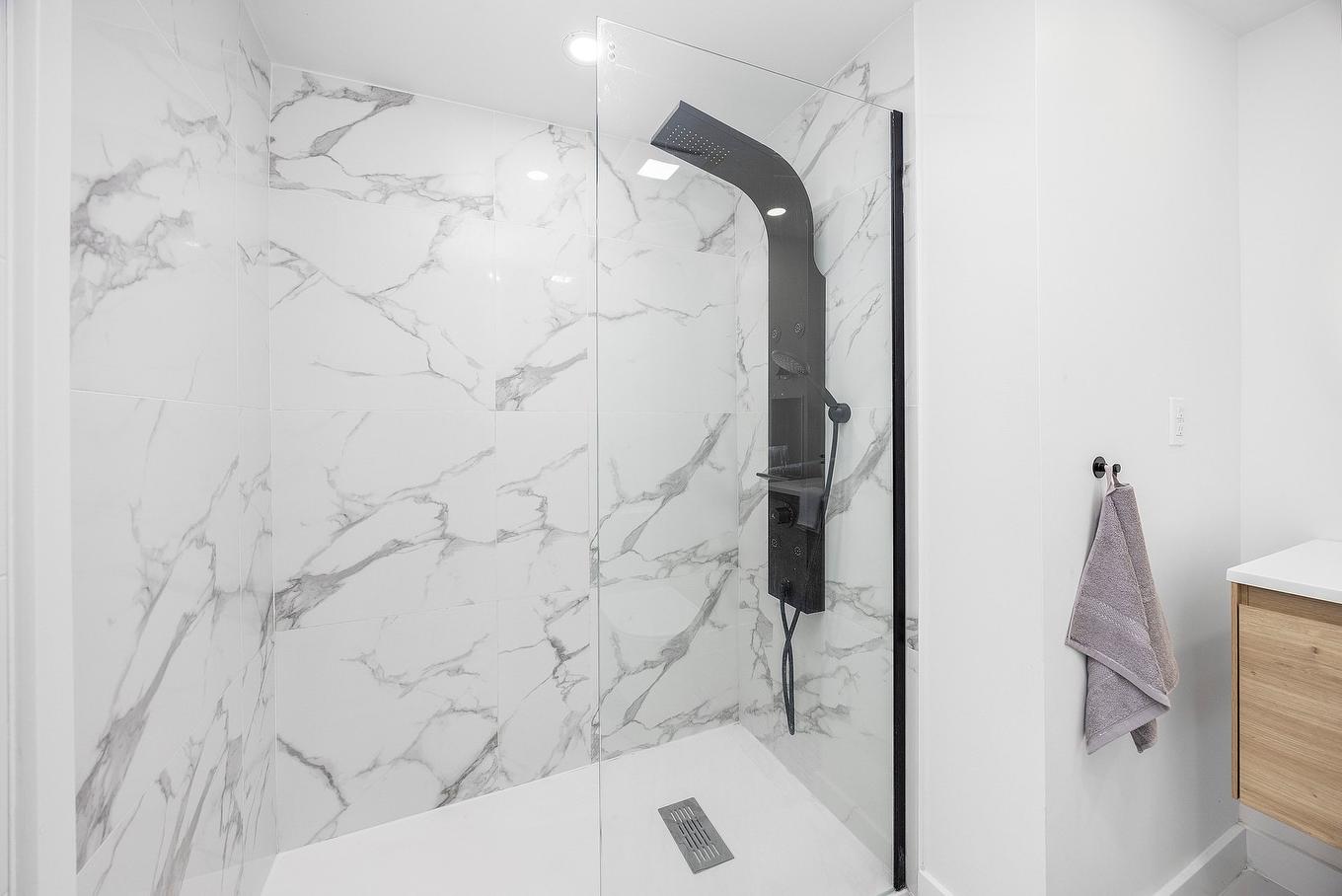 Bathroom - 447 Boul. Samson, Laval (Sainte-Dorothée), QC - Indoor Photo Showing Bathroom