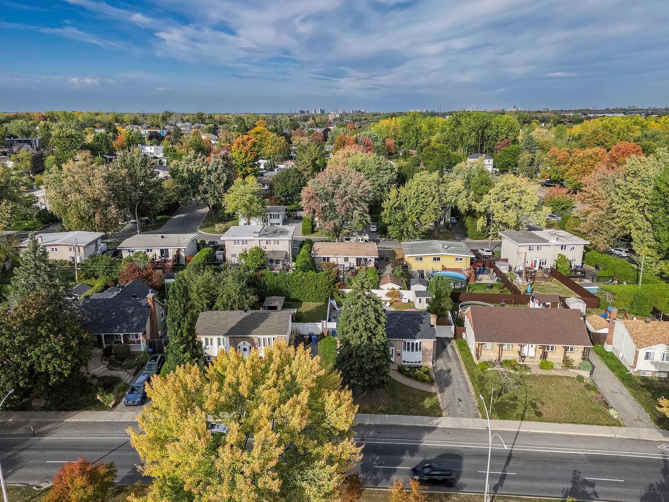 Aerial photo - 447 Boul. Samson, Laval (Sainte-Dorothée), QC - Outdoor With View