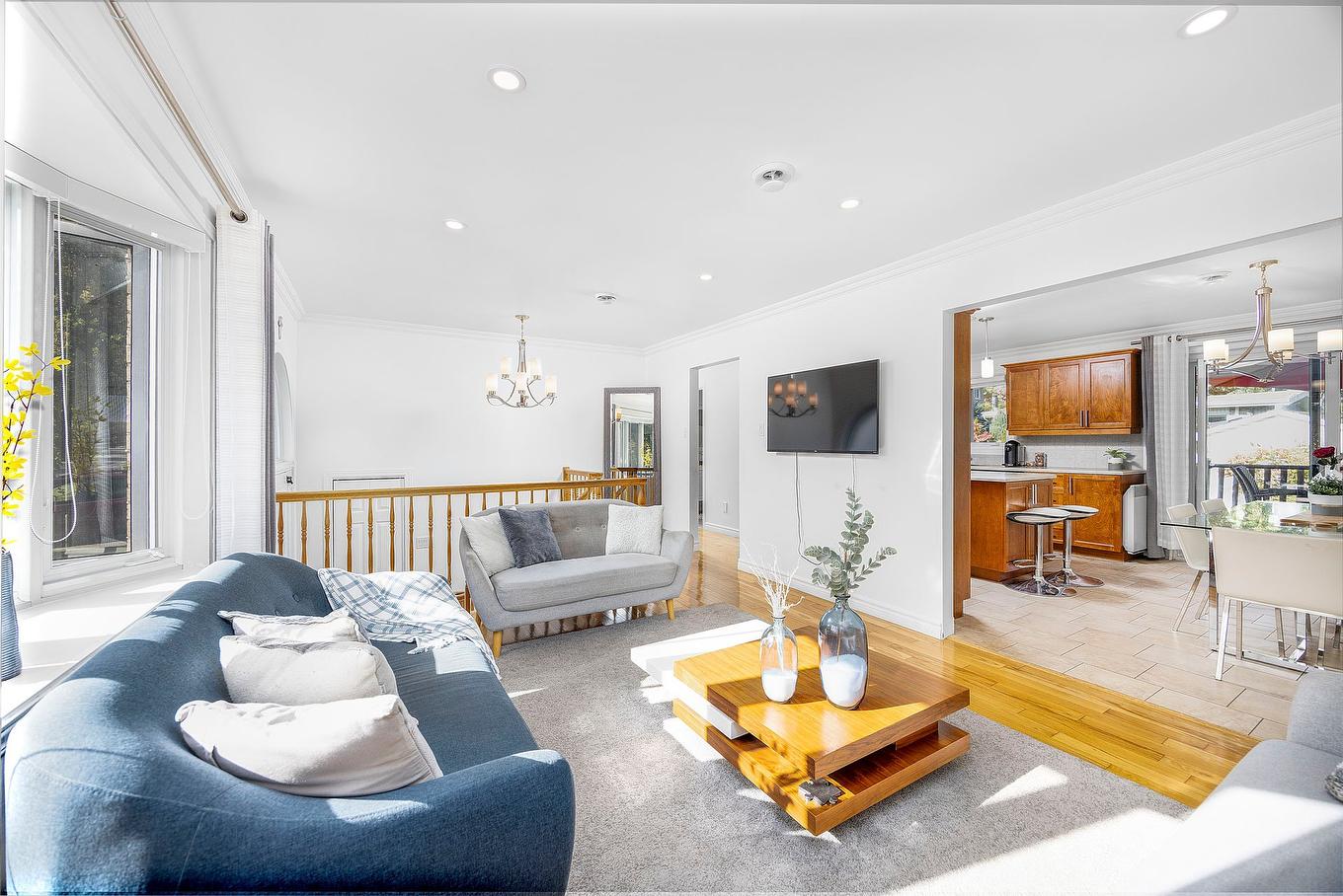 Living room - 447 Boul. Samson, Laval (Sainte-Dorothée), QC - Indoor Photo Showing Living Room