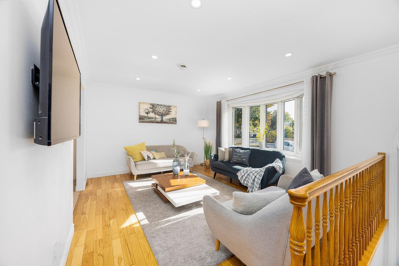 Living room - 447 Boul. Samson, Laval (Sainte-Dorothée), QC - Indoor Photo Showing Living Room