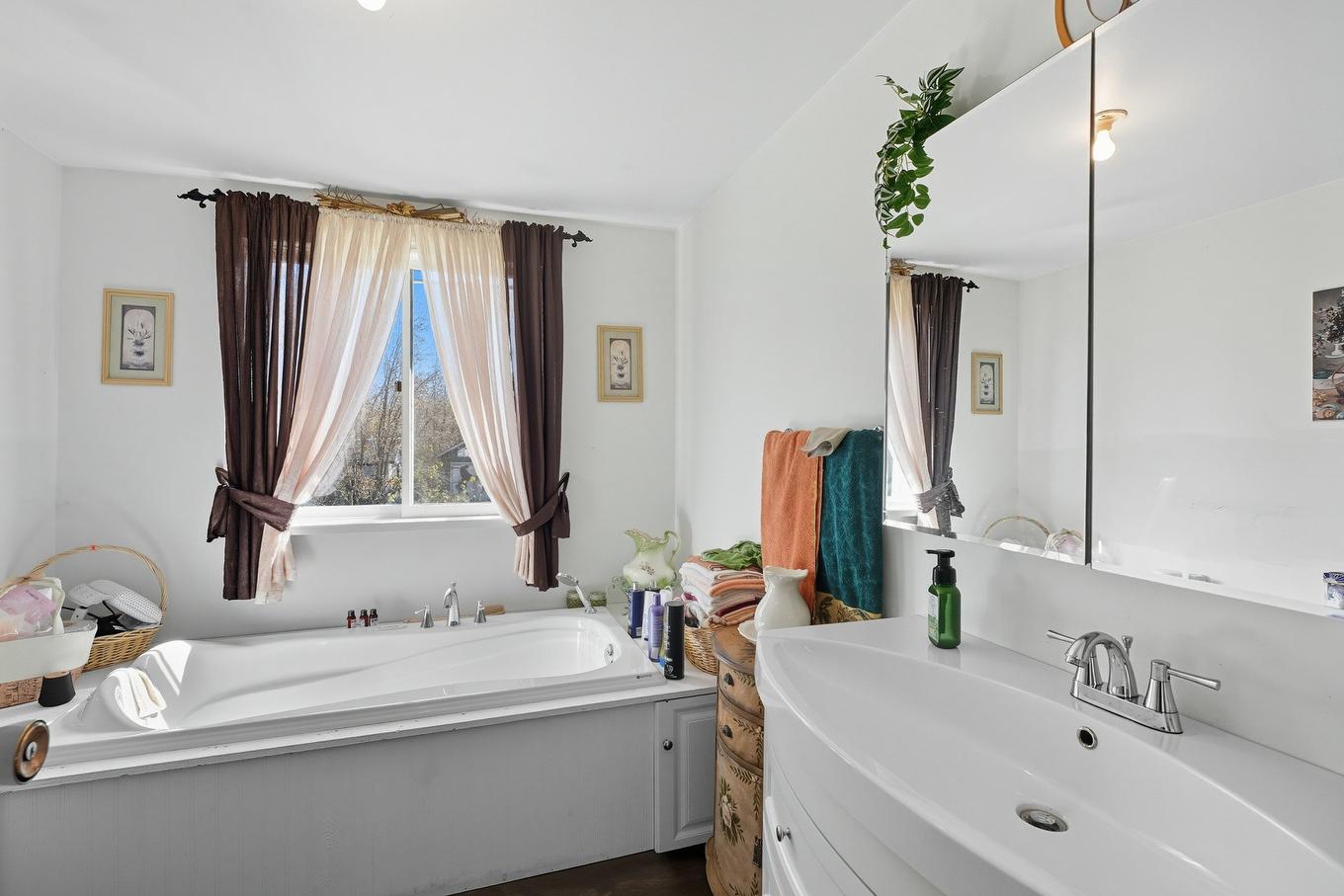 Bathroom - 6 Ch. Guilbeault, Gracefield, QC - Indoor Photo Showing Bathroom