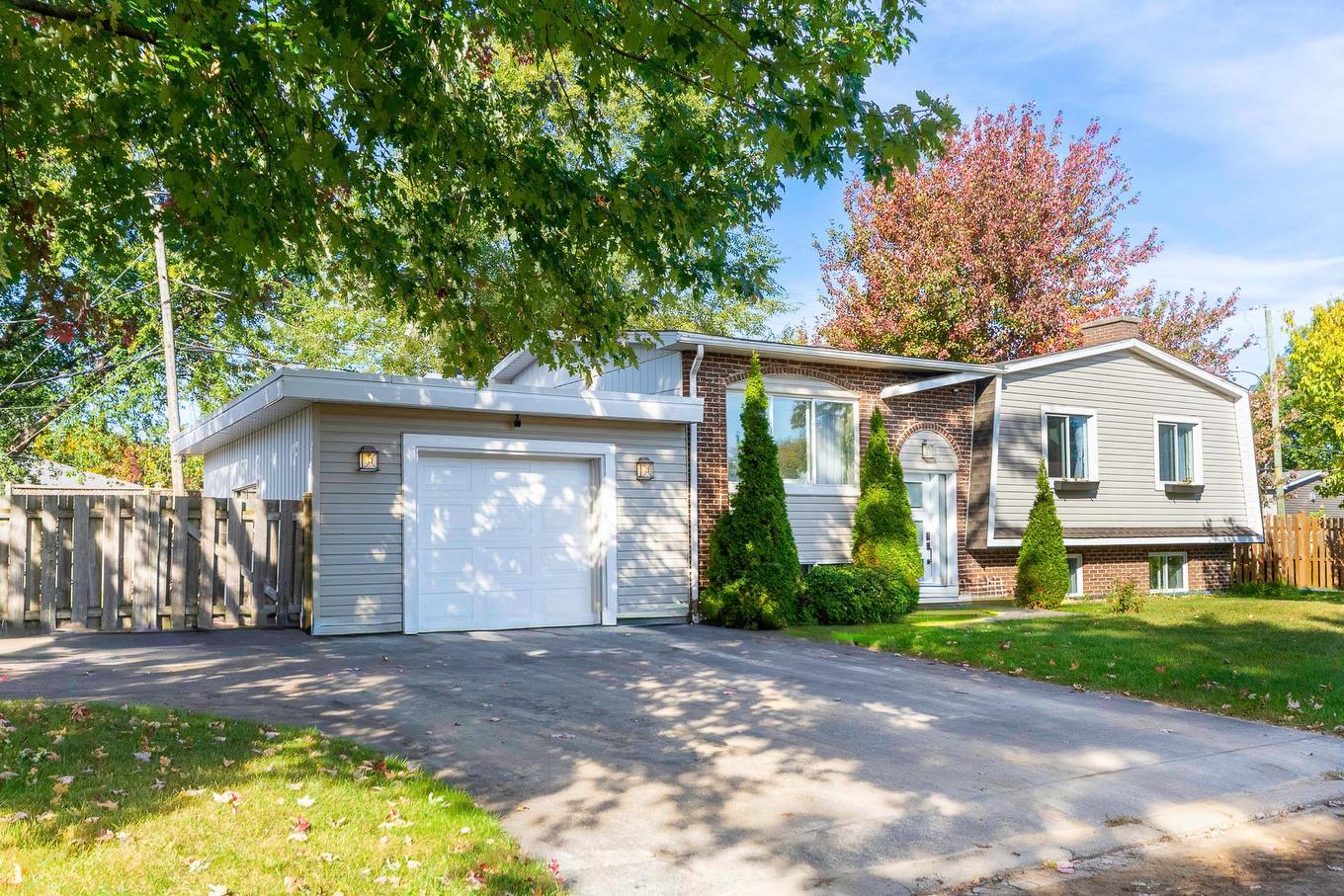 Garage - 1680 Rue Paquin, Terrebonne (Terrebonne), QC - Outdoor With Facade