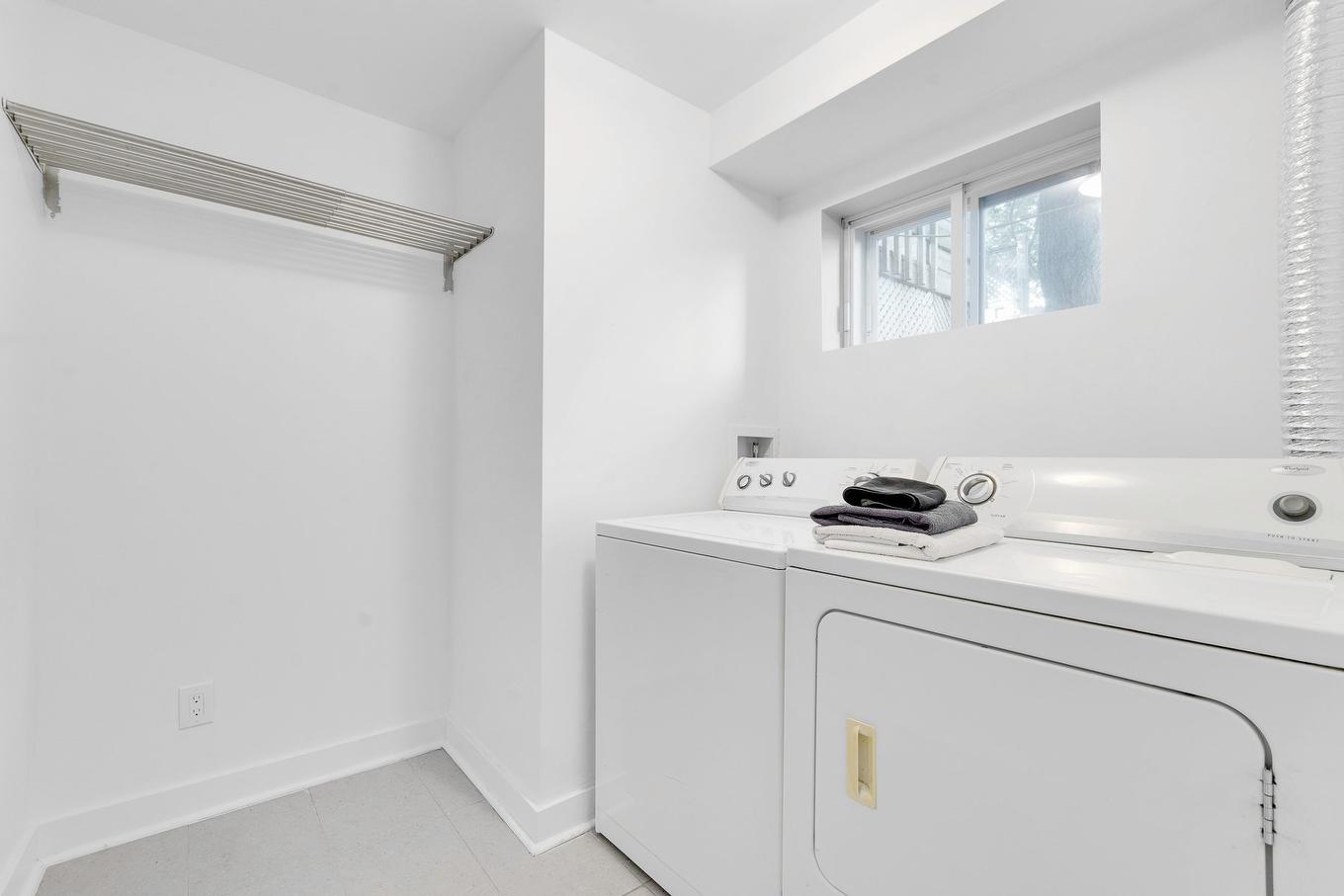 Salle de lavage - 1680 Rue Paquin, Terrebonne (Terrebonne), QC - Indoor Photo Showing Laundry Room