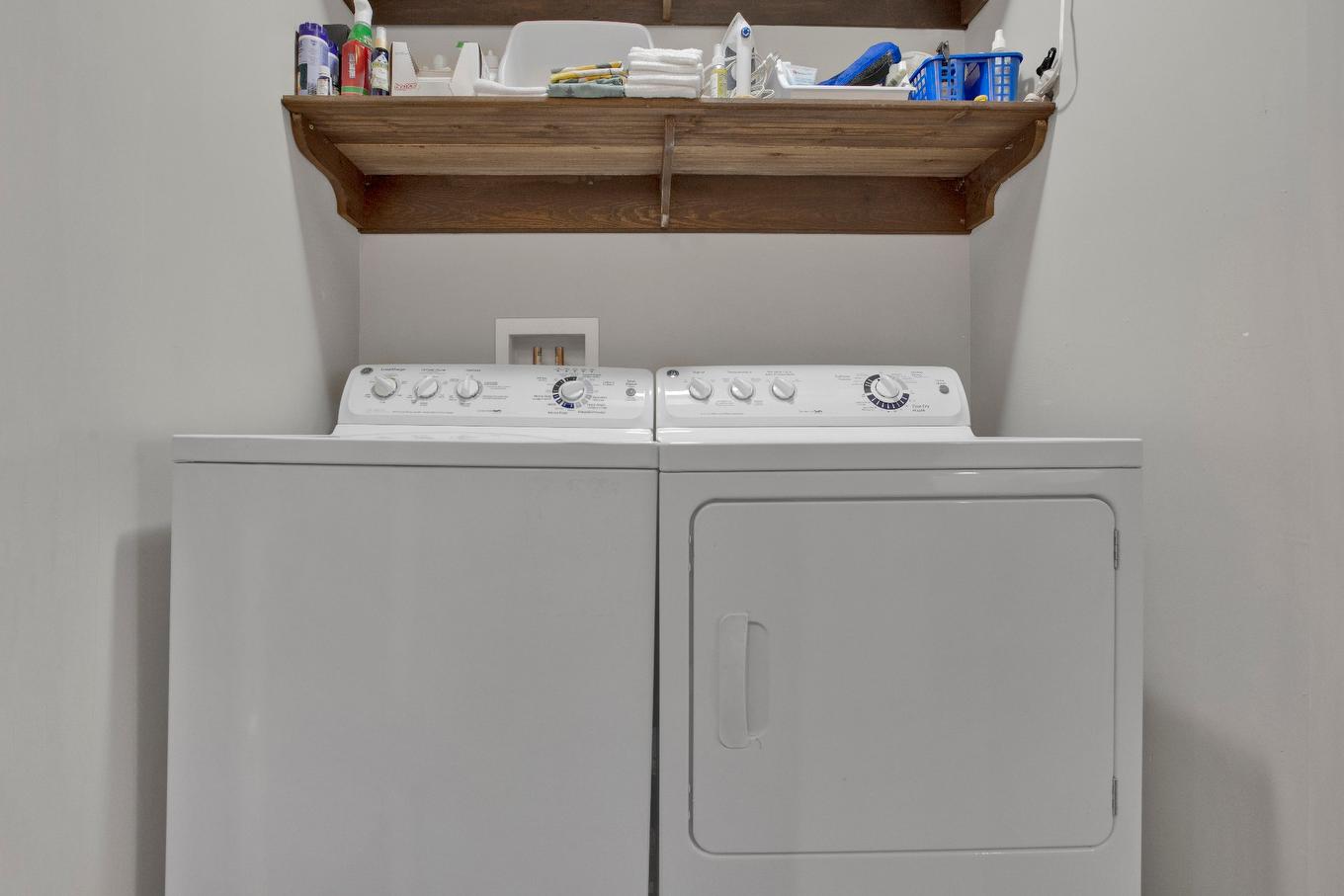 Salle de lavage - 511 Ch. Du Lac-Vincent, Shawinigan, QC - Indoor Photo Showing Laundry Room