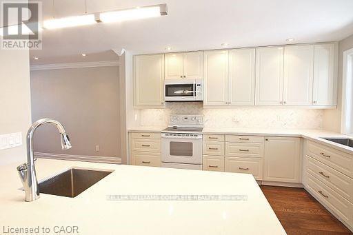 14 Oceanic Drive, Hamilton, ON - Indoor Photo Showing Kitchen
