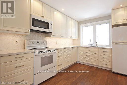 14 Oceanic Drive, Hamilton, ON - Indoor Photo Showing Kitchen