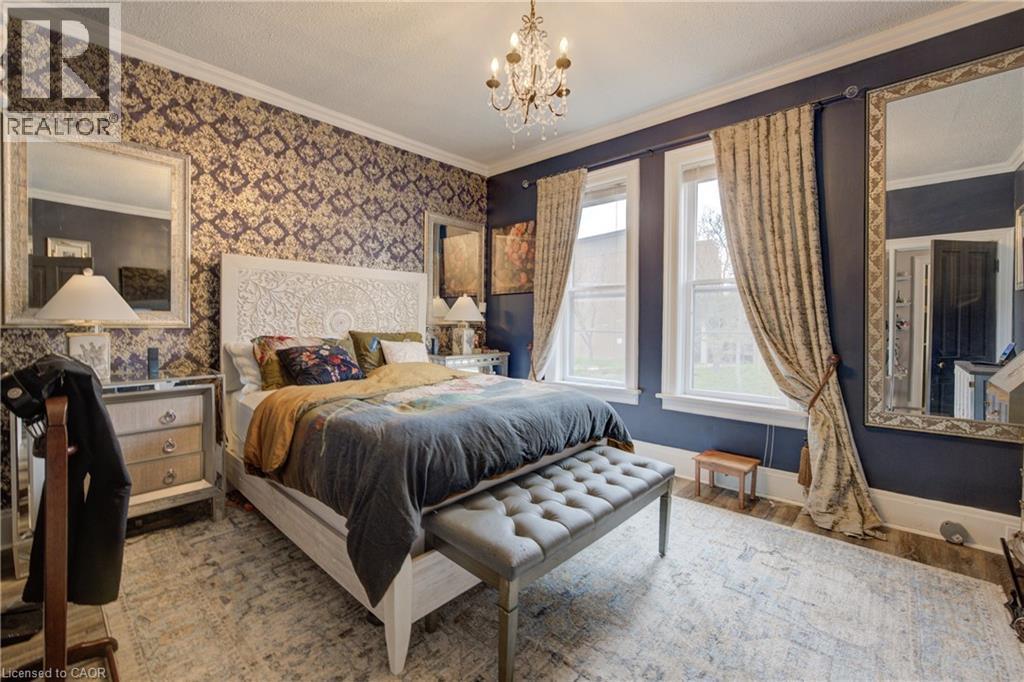 32 Ellen Street E, Kitchener, ON - Indoor Photo Showing Bedroom