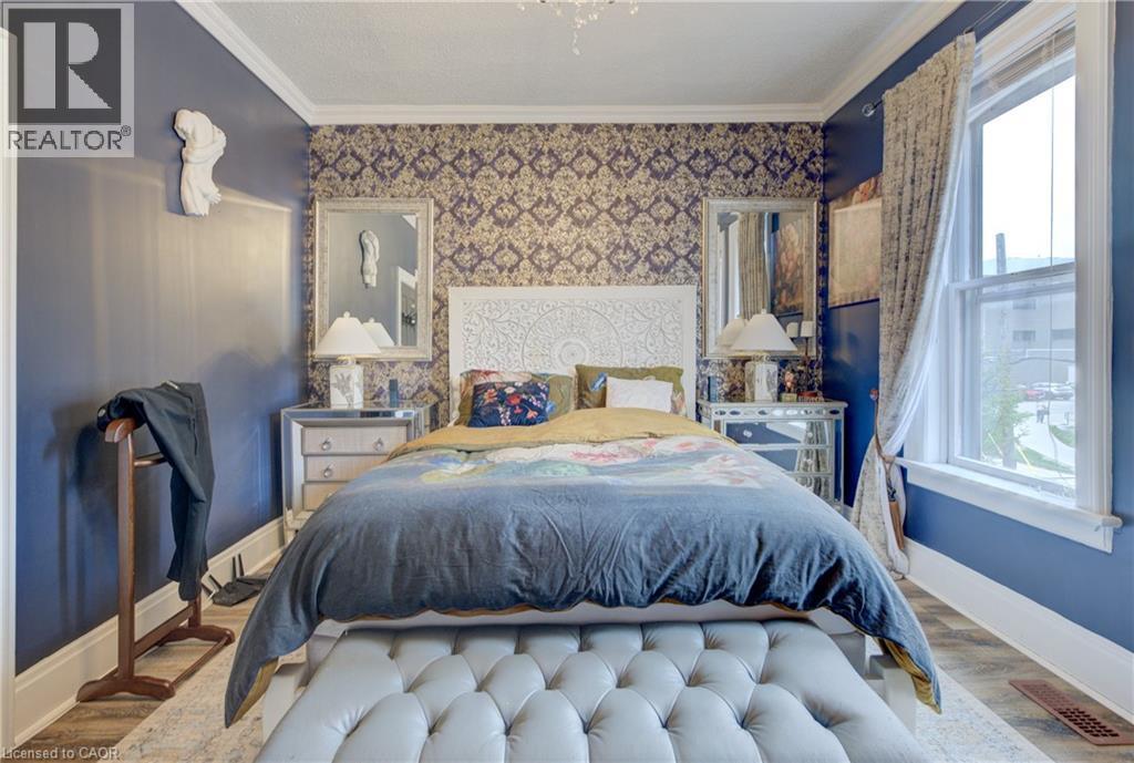 32 Ellen Street E, Kitchener, ON - Indoor Photo Showing Bedroom