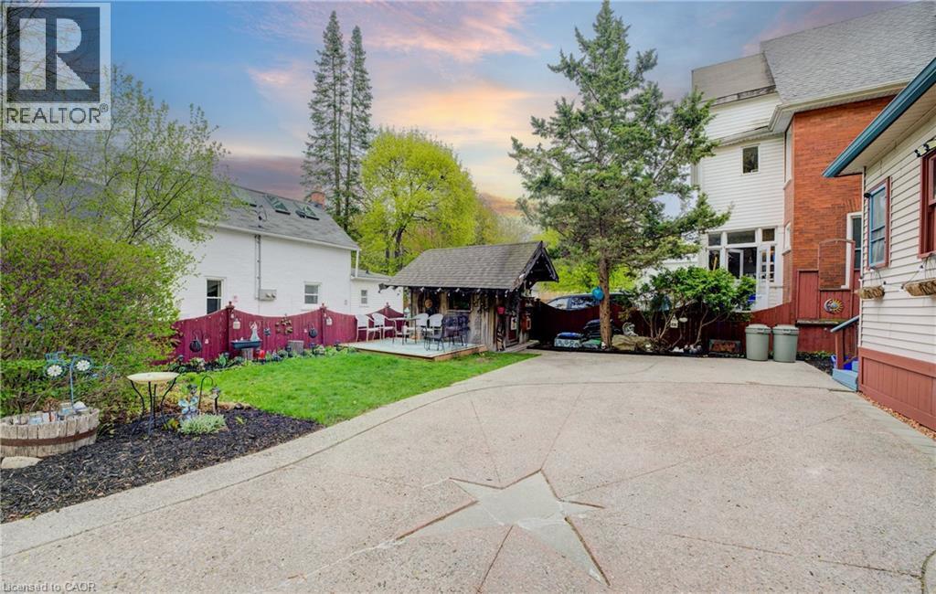 32 Ellen Street E, Kitchener, ON - Outdoor