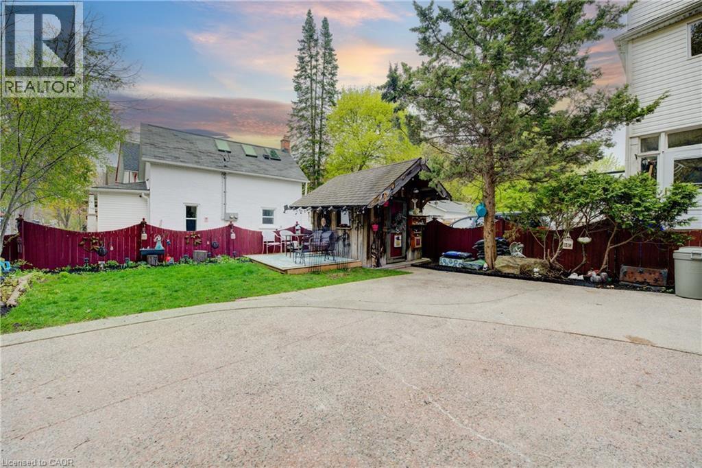 32 Ellen Street E, Kitchener, ON - Outdoor