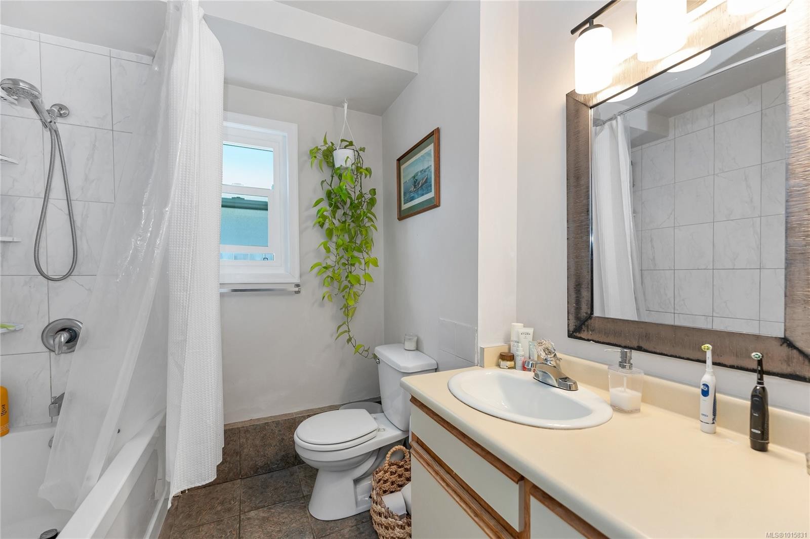 1560 Prairie St, Saanich, BC