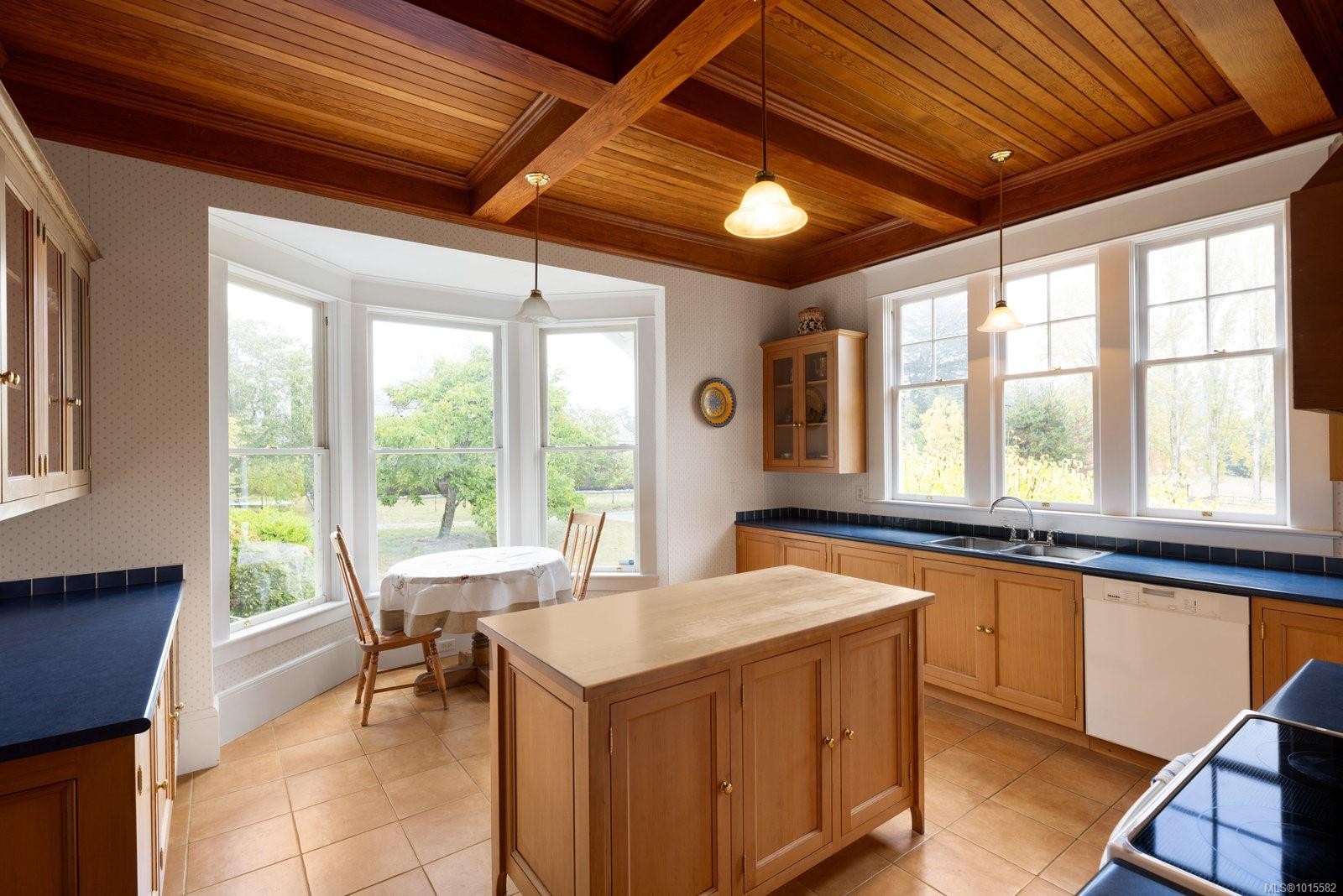 1175 Wain Rd, North Saanich, BC