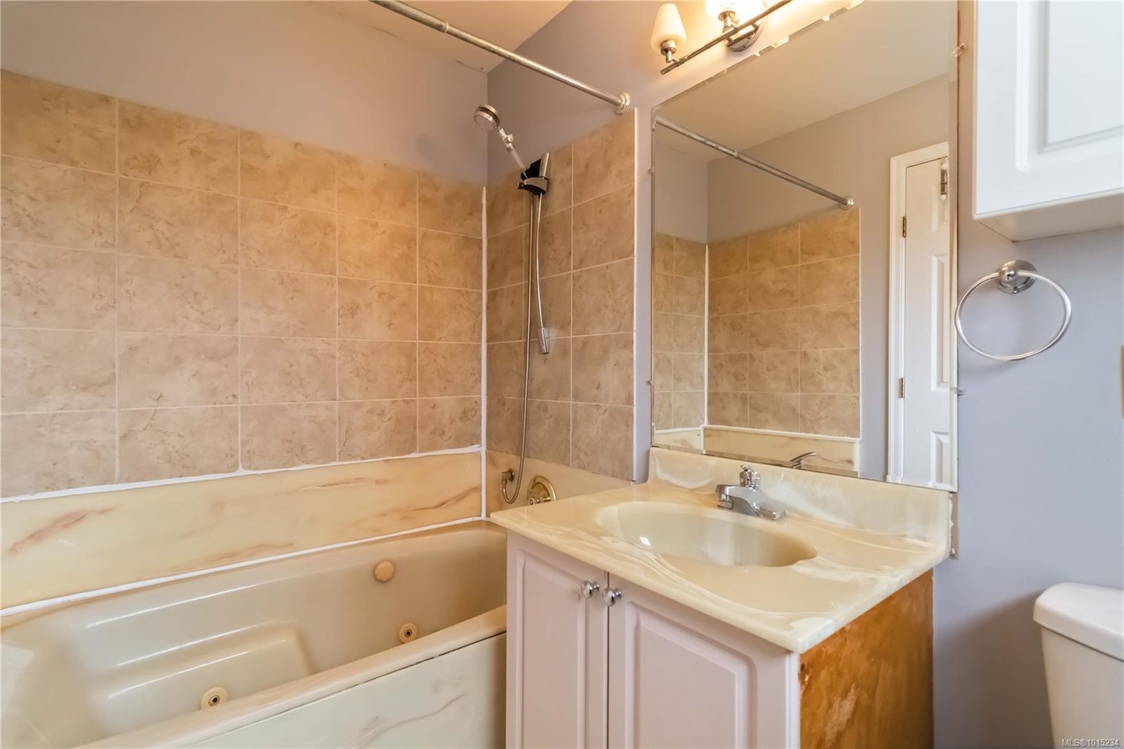 2344 Ocean Ave, Sidney, BC