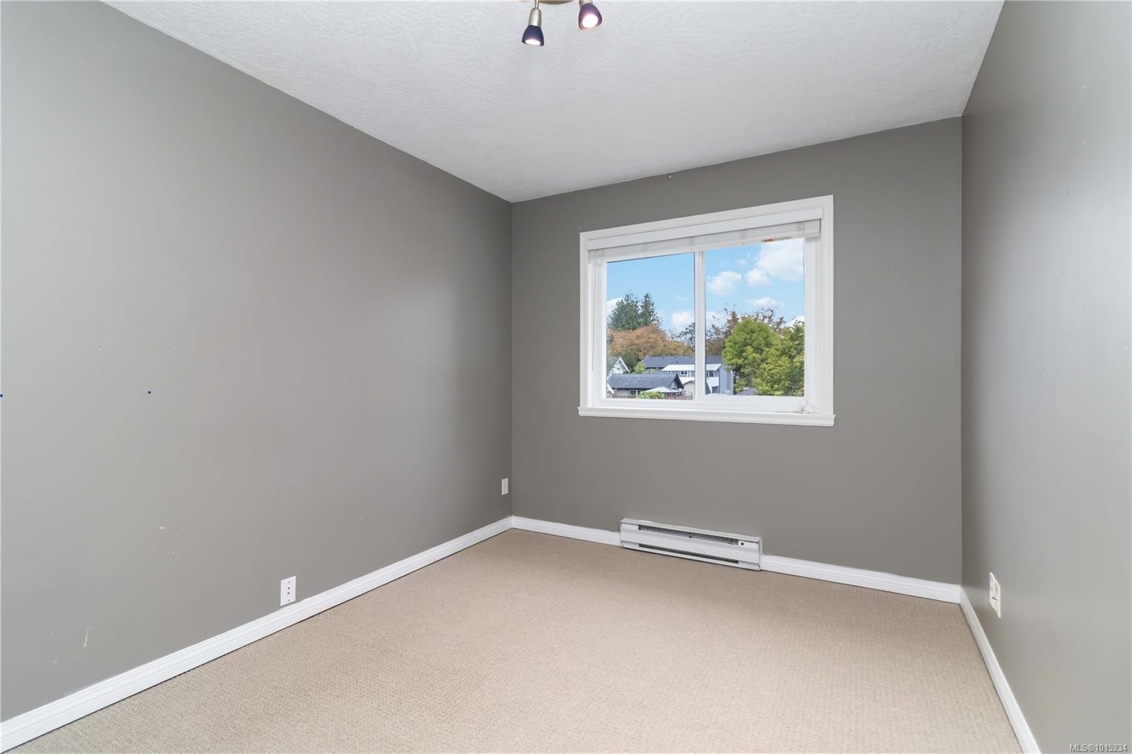 2344 Ocean Ave, Sidney, BC