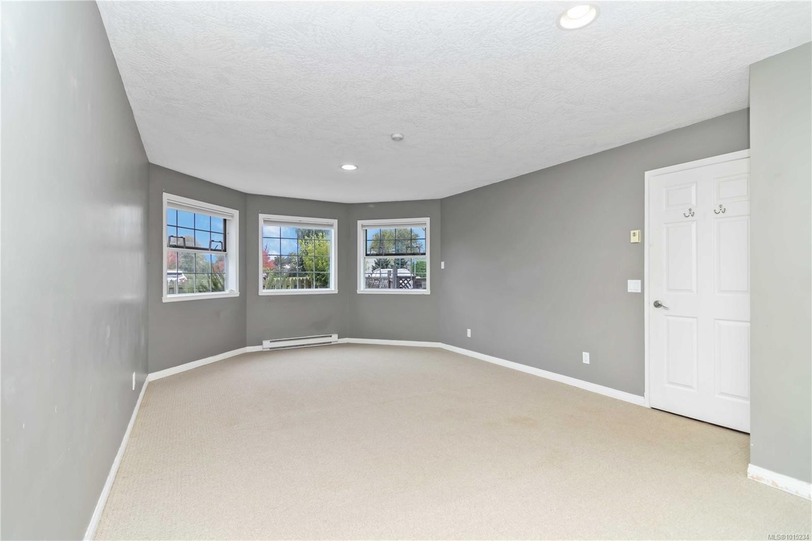 2344 Ocean Ave, Sidney, BC