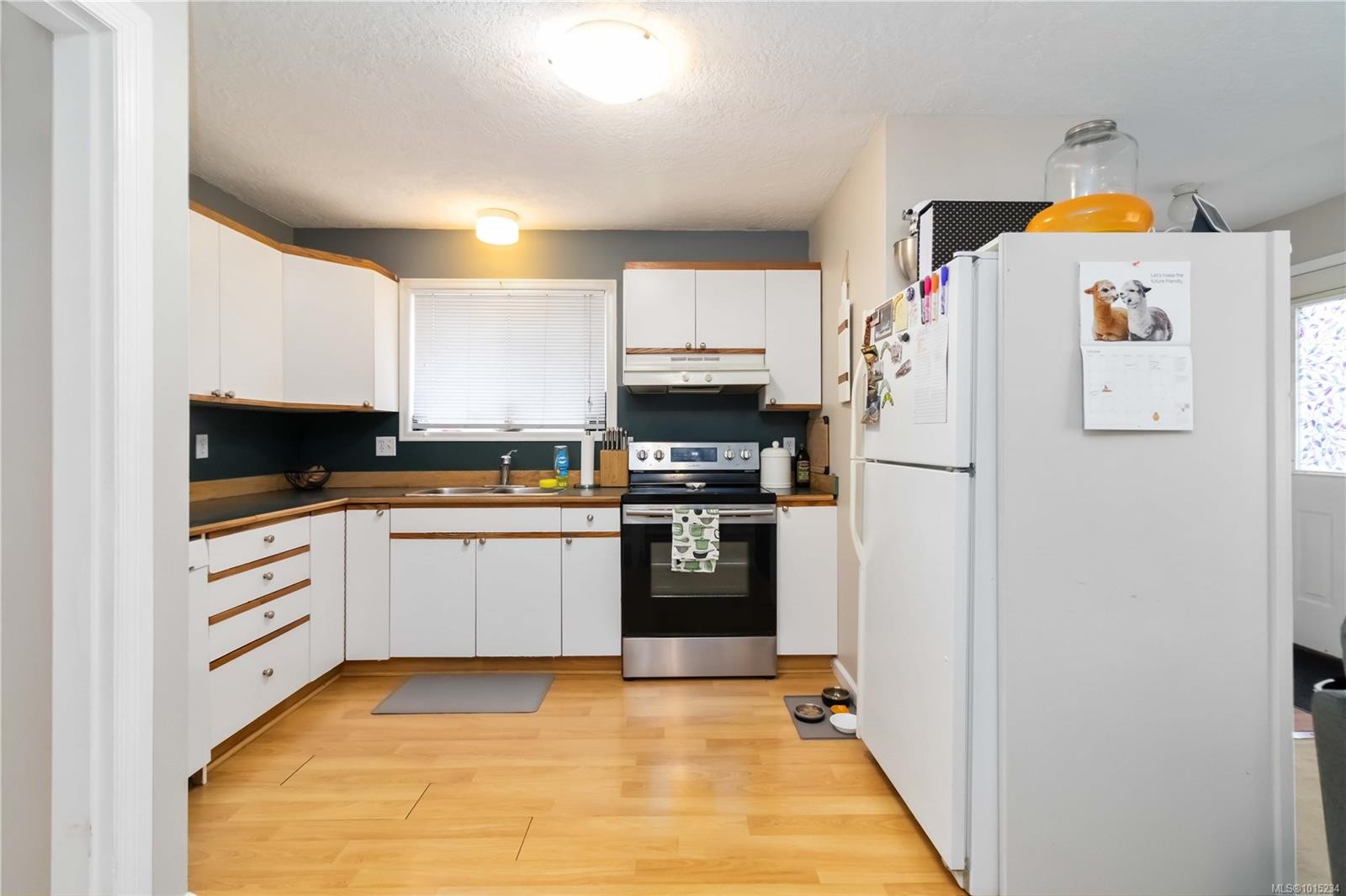 2344 Ocean Ave, Sidney, BC