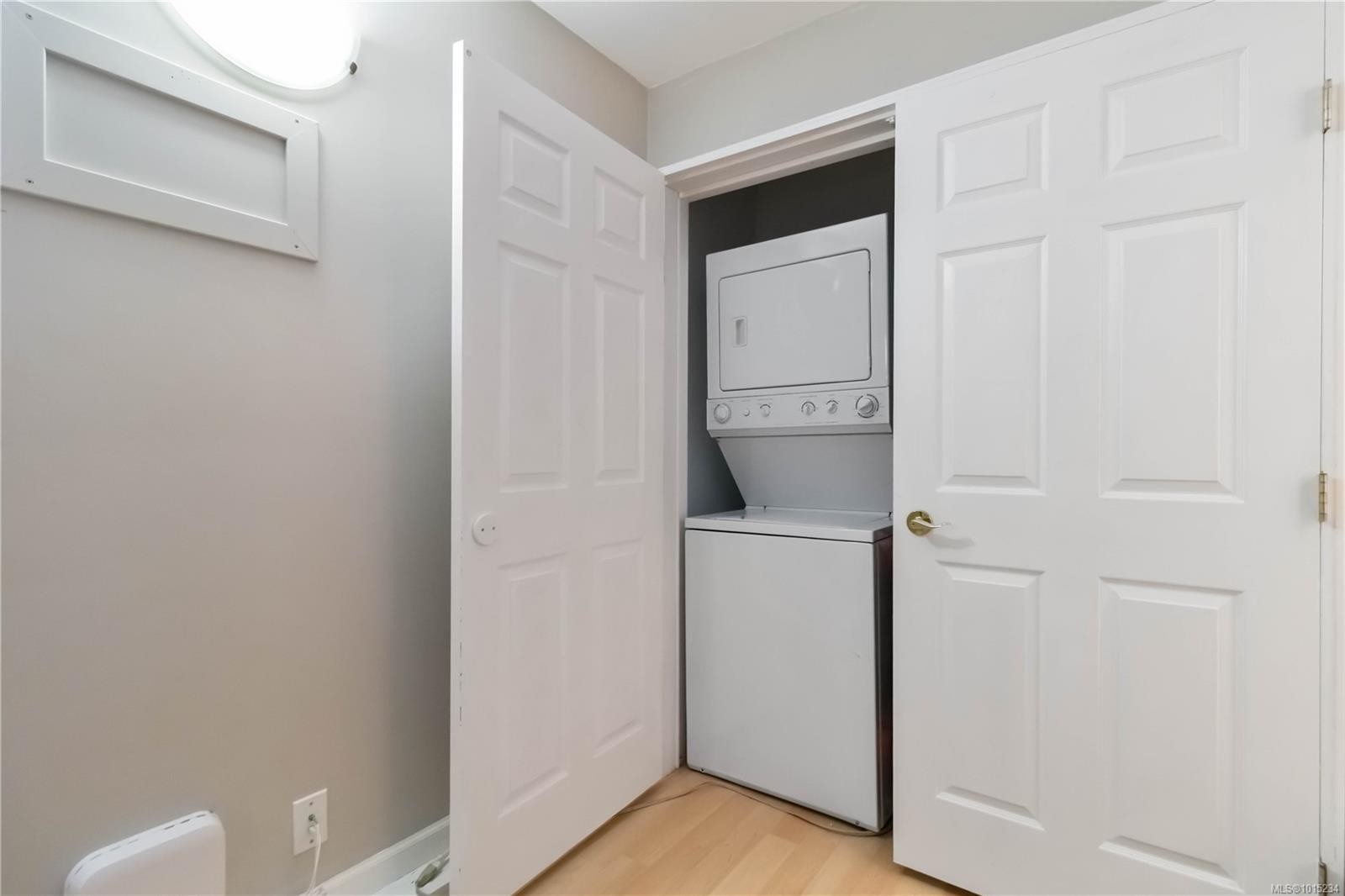 2344 Ocean Ave, Sidney, BC