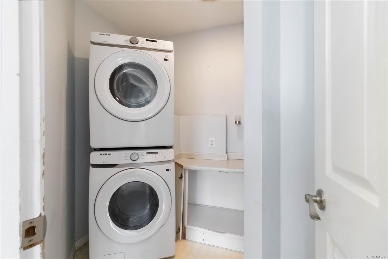 2344 Ocean Ave, Sidney, BC