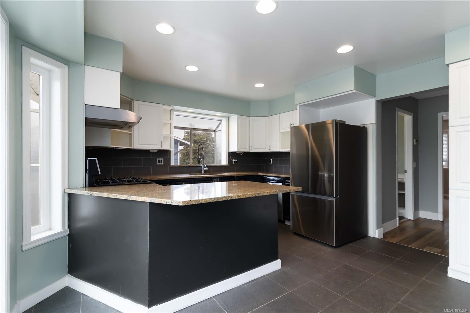 2344 Ocean Ave, Sidney, BC