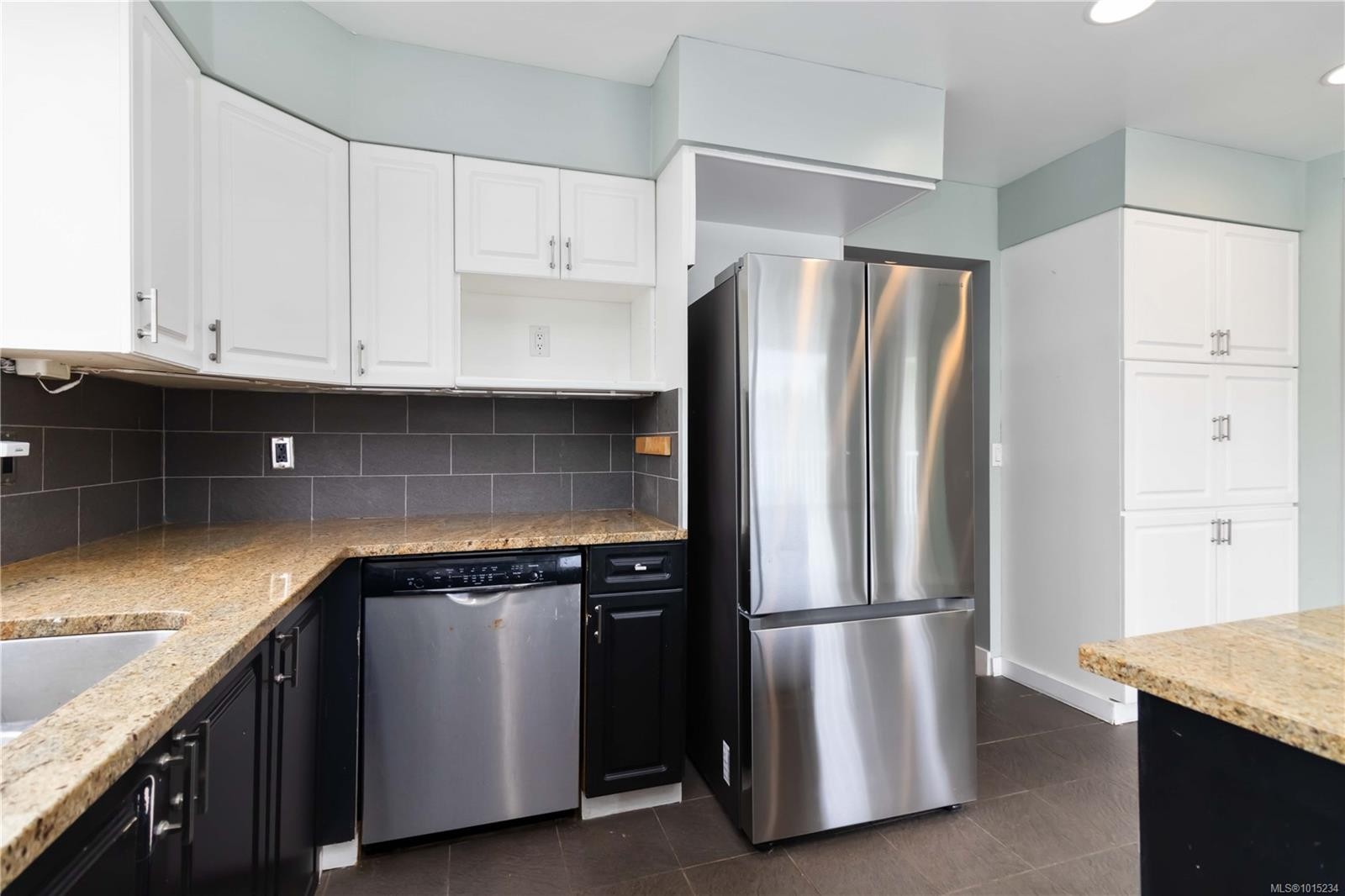 2344 Ocean Ave, Sidney, BC