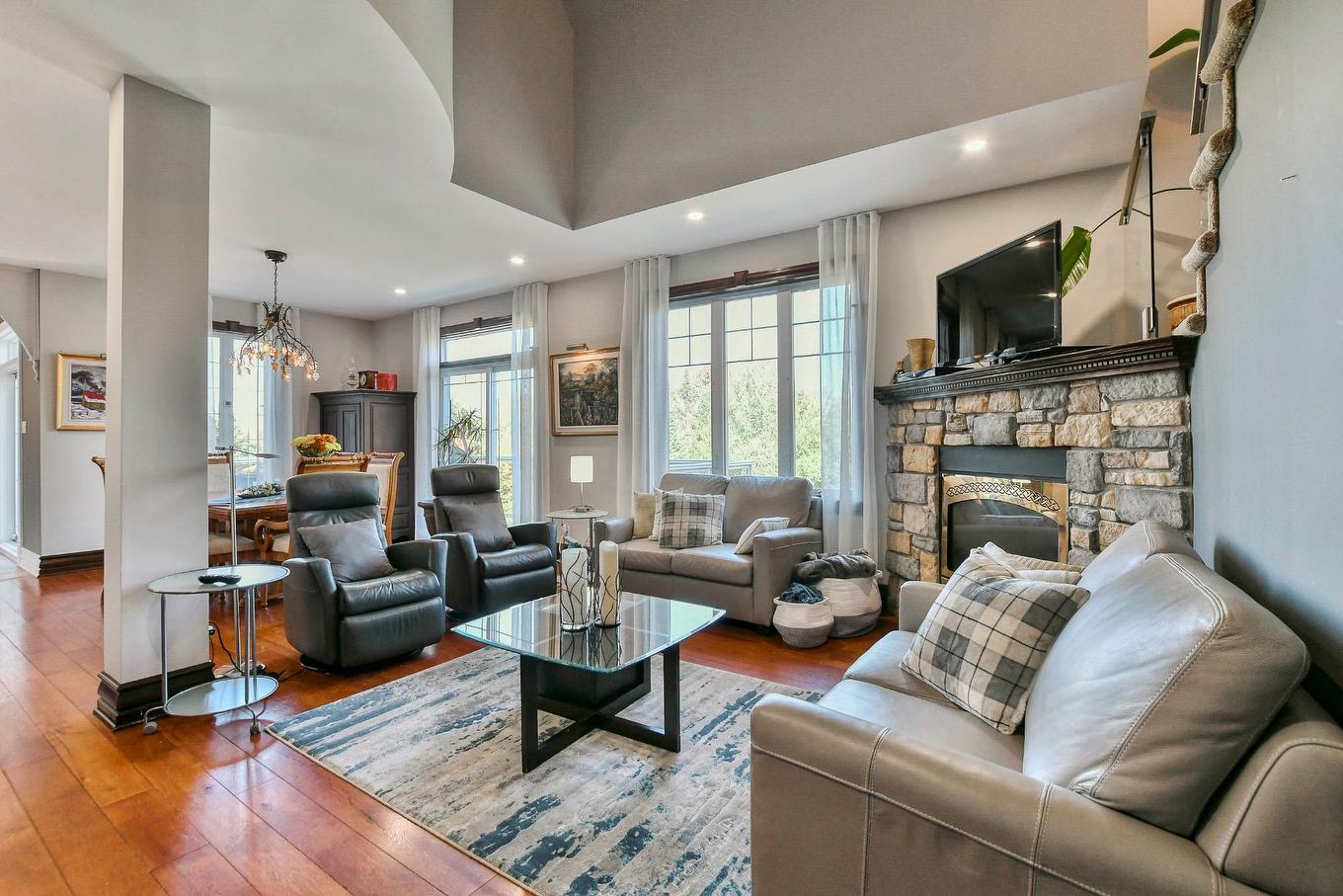 Salon - 48 Ch. Doris, Saint-Sauveur, QC - Indoor Photo Showing Living Room With Fireplace