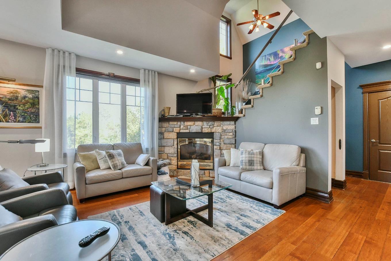 Salon - 48 Ch. Doris, Saint-Sauveur, QC - Indoor Photo Showing Living Room With Fireplace