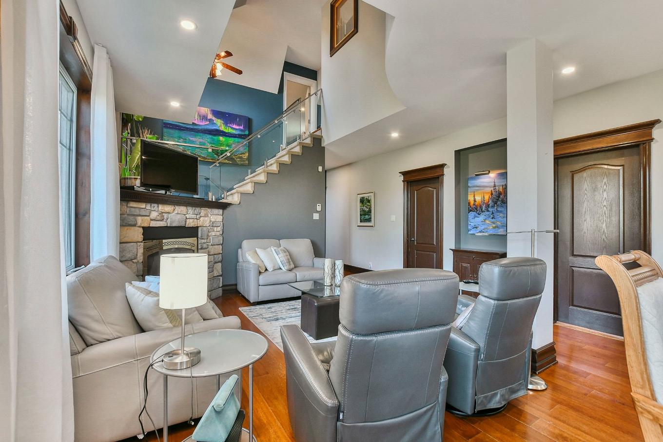 Salon - 48 Ch. Doris, Saint-Sauveur, QC - Indoor