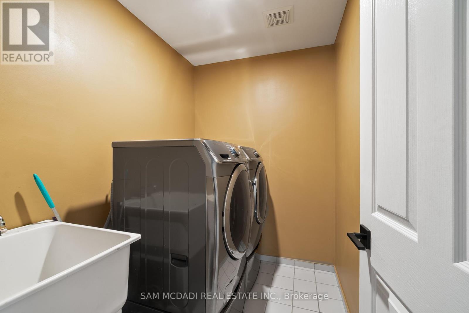 3859 Pondview Way, Mississauga, ON - Indoor Photo Showing Laundry Room