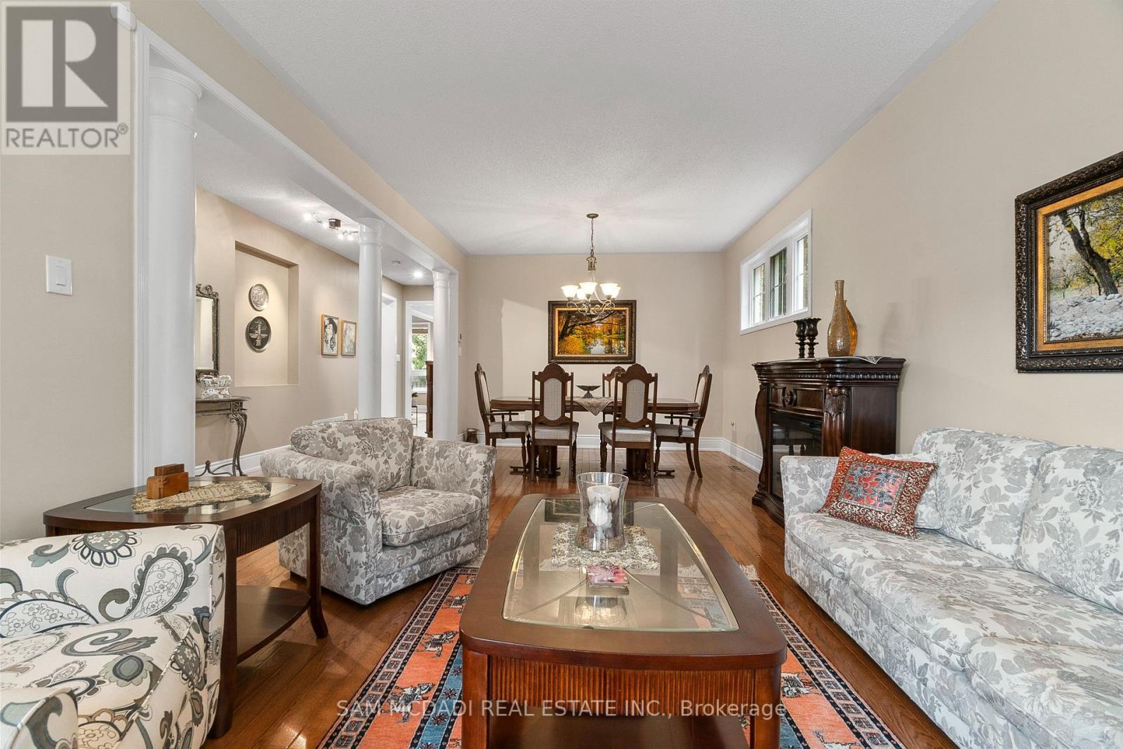 3859 Pondview Way, Mississauga, ON - Indoor Photo Showing Living Room