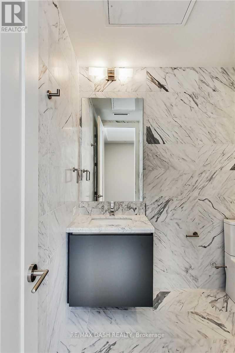 1001 - 151 Avenue Road, Toronto, ON - Indoor