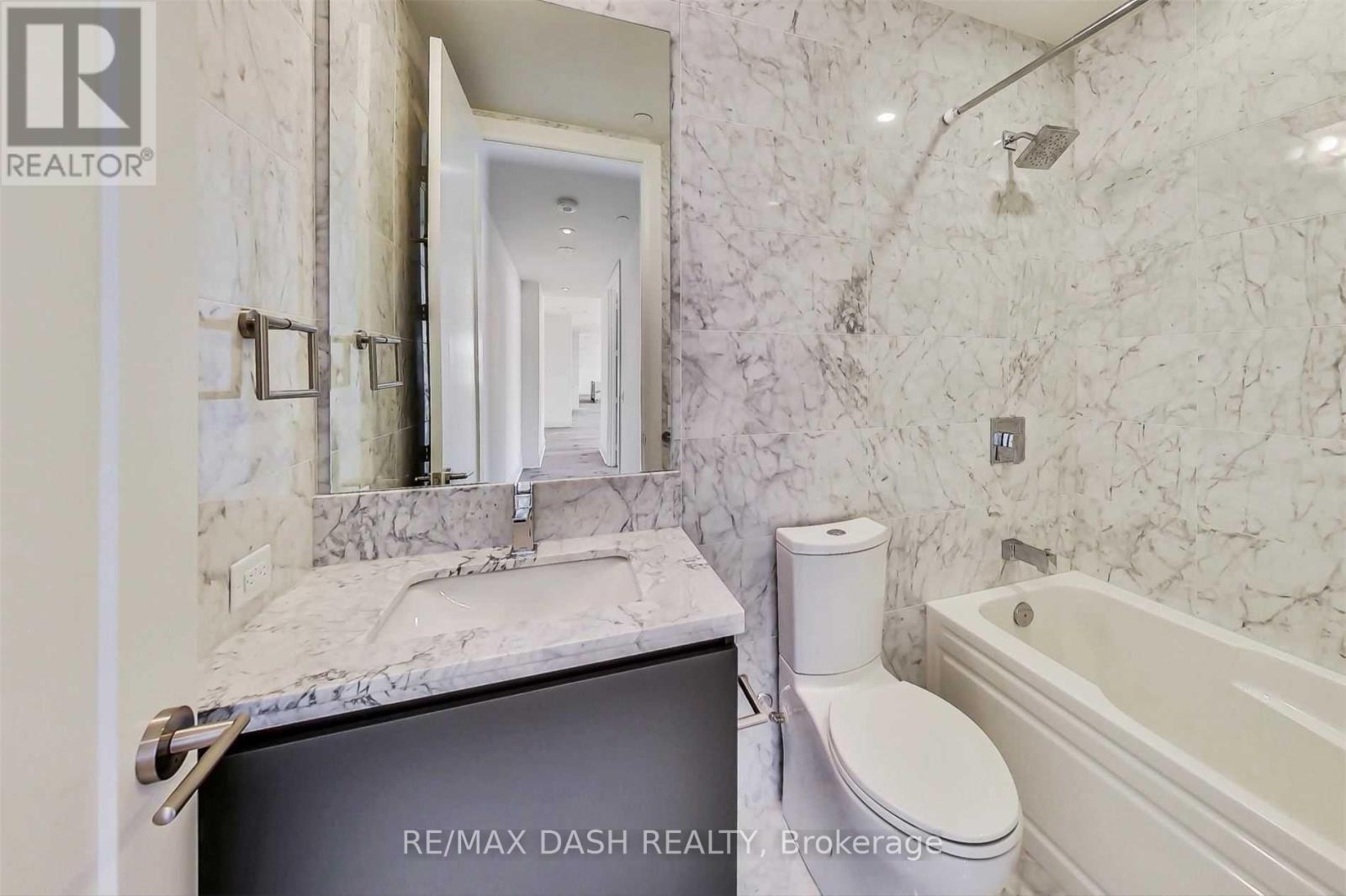 1001 - 151 Avenue Road, Toronto, ON - Indoor Photo Showing Bathroom