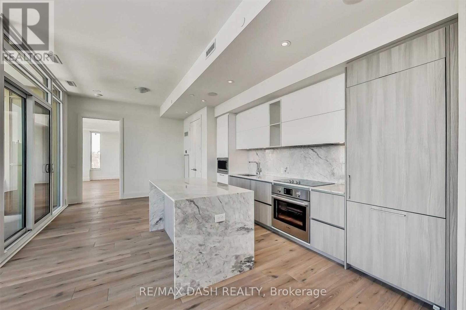 1001 - 151 Avenue Road, Toronto, ON - Indoor