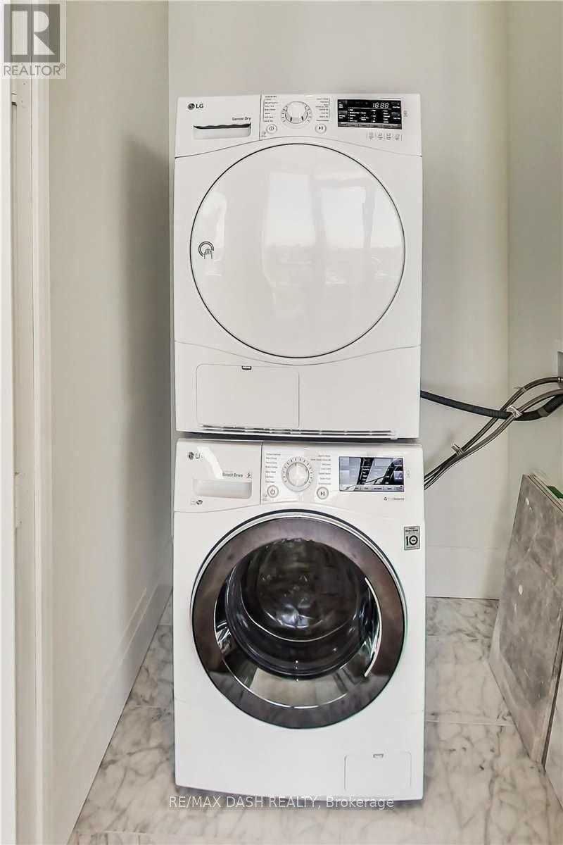 1001 - 151 Avenue Road, Toronto, ON - Indoor Photo Showing Laundry Room