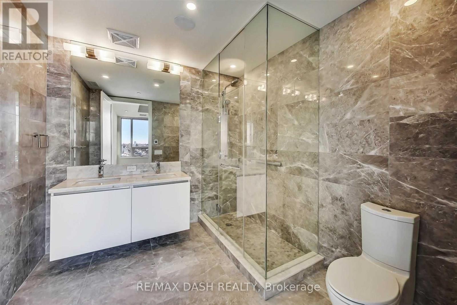 1001 - 151 Avenue Road, Toronto, ON - Indoor Photo Showing Bathroom