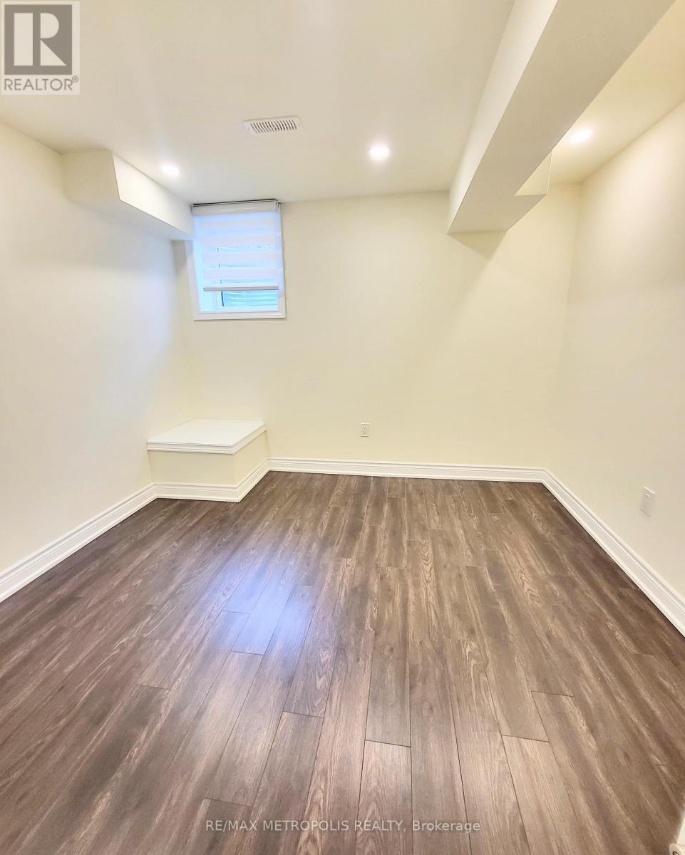 Bsmt - 923 Penson Crescent, Milton, ON - Indoor Photo Showing Other Room