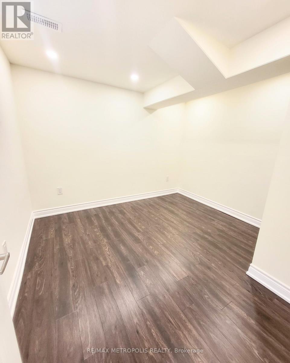 Bsmt - 923 Penson Crescent, Milton, ON - Indoor Photo Showing Other Room