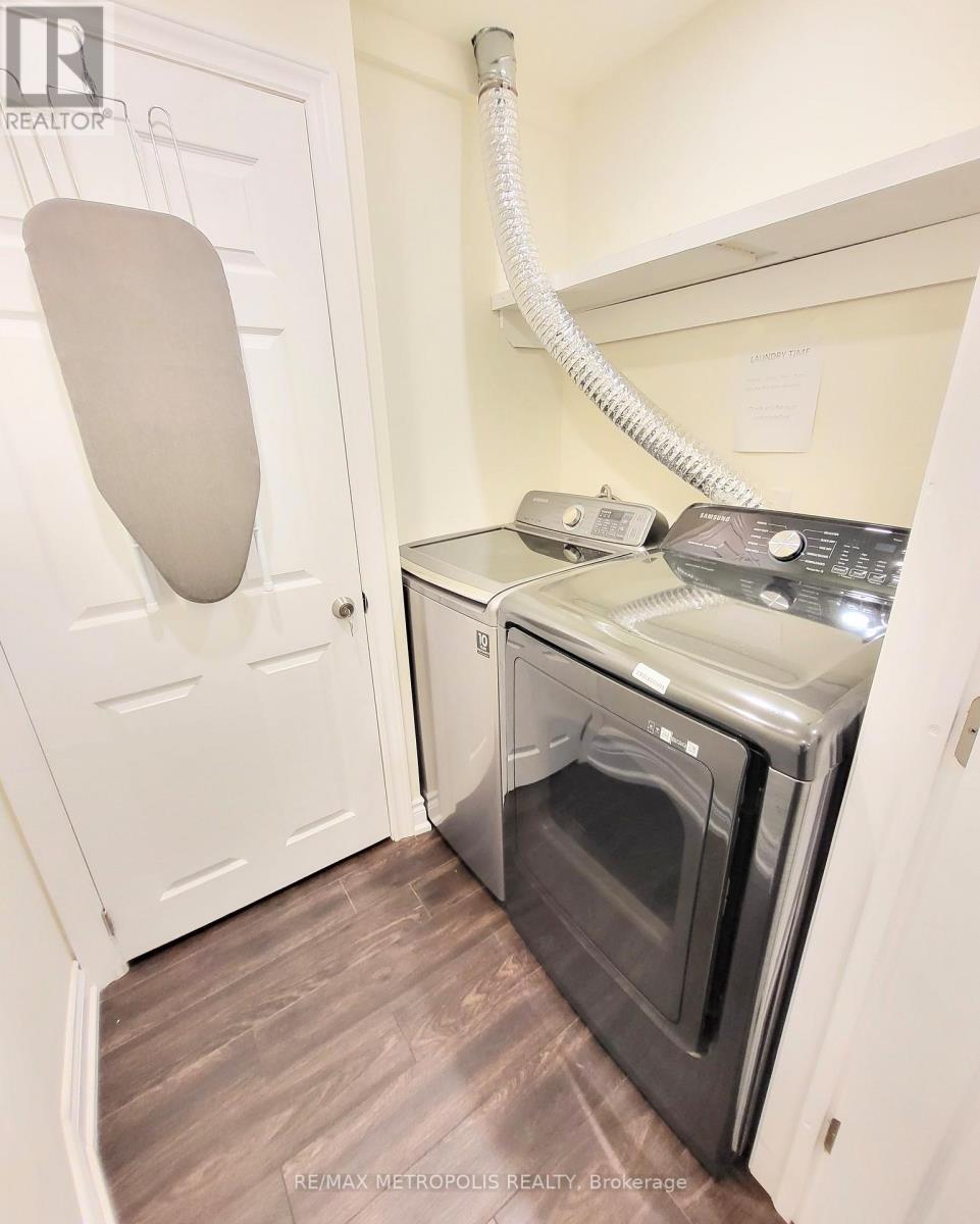 Bsmt - 923 Penson Crescent, Milton, ON - Indoor Photo Showing Laundry Room
