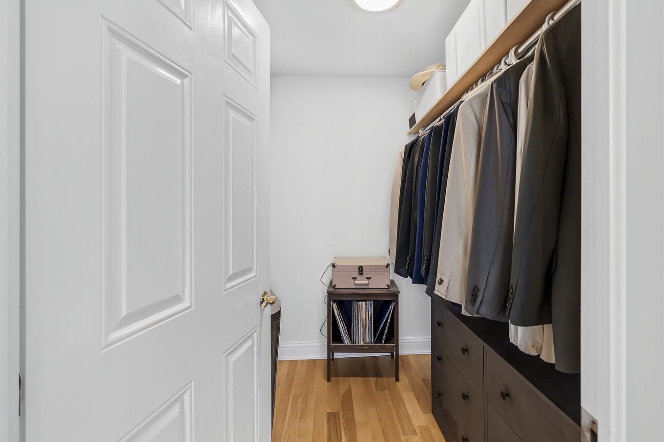 Walk-in closet - 4951 Rue Taillefer, Montréal (Pierrefonds-Roxboro), QC - Indoor