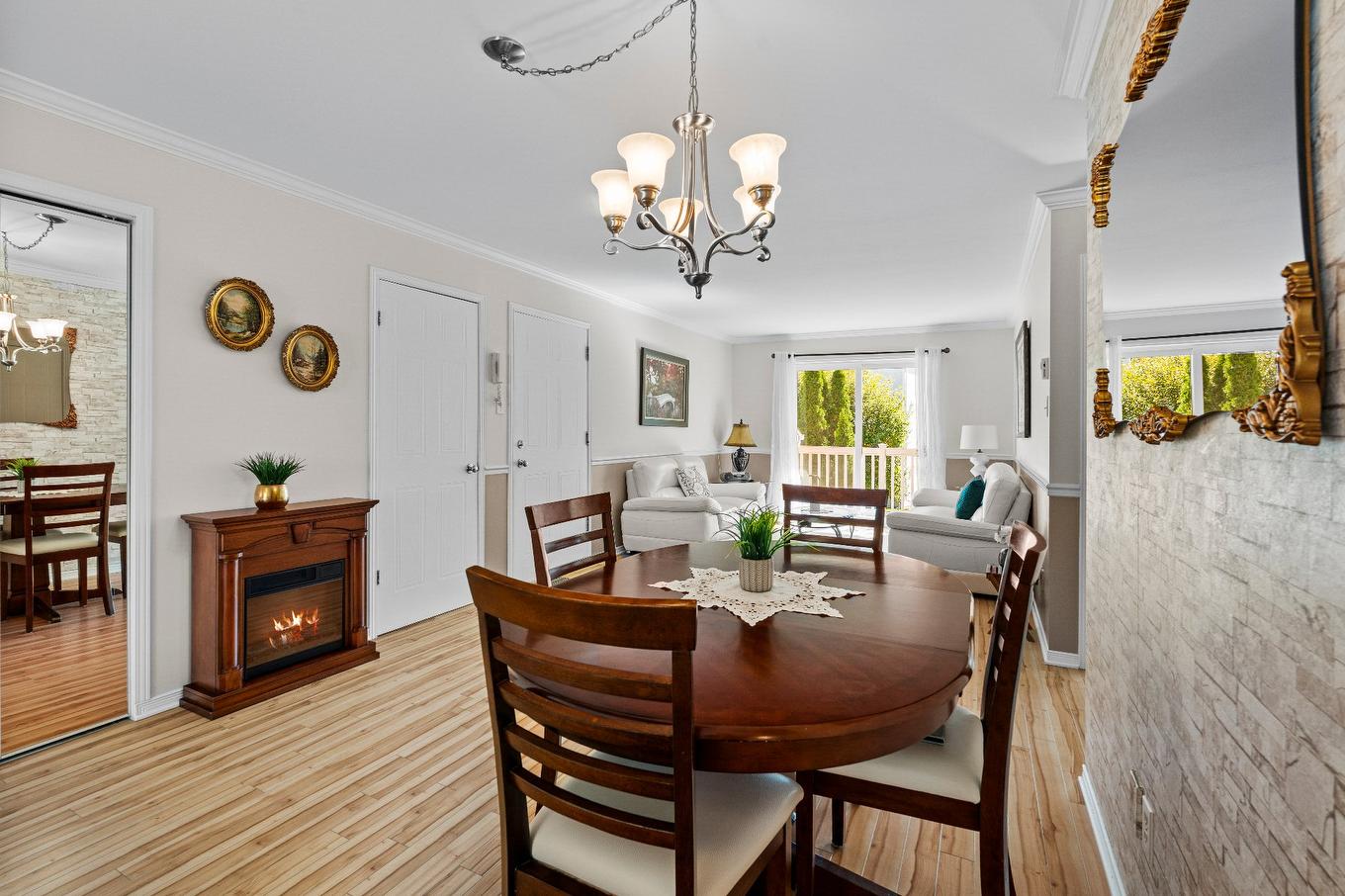 Dinette - 3-134 Rue St-Nicolas, Saint-Eustache, QC - Indoor Photo Showing Dining Room