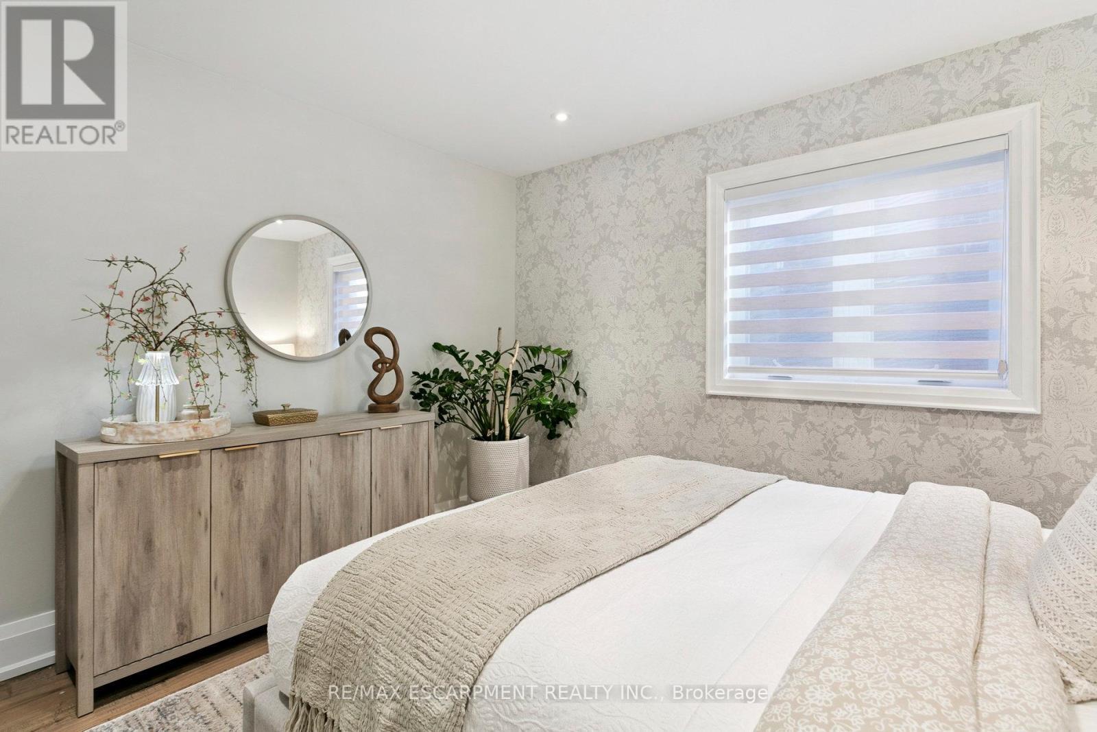 2683 Kingsberry Crescent, Mississauga, ON - Indoor Photo Showing Bedroom