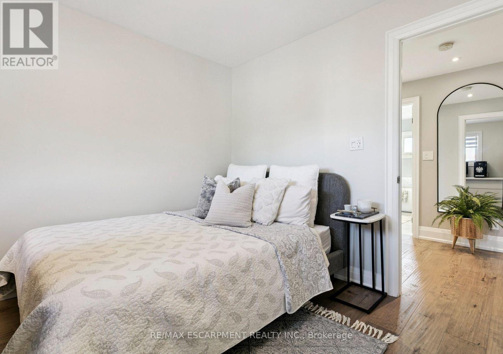2683 Kingsberry Crescent, Mississauga, ON - Indoor Photo Showing Bedroom