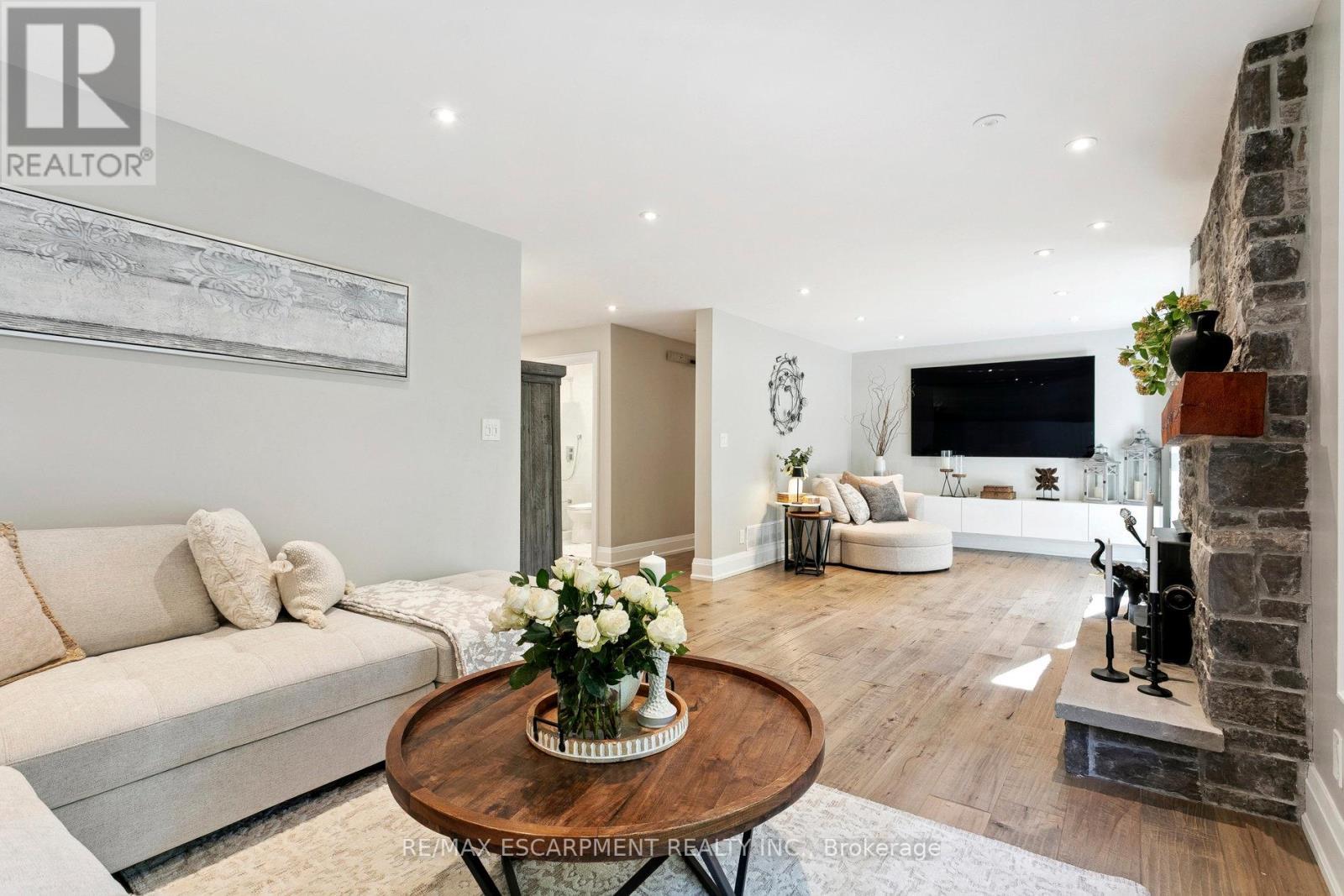 2683 Kingsberry Crescent, Mississauga, ON - Indoor Photo Showing Living Room