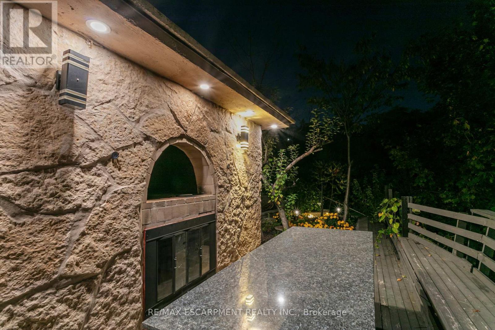 2683 Kingsberry Crescent, Mississauga, ON - With Fireplace