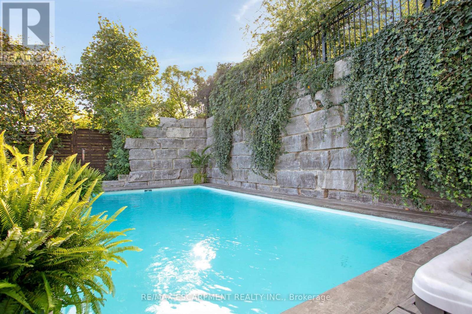 2683 Kingsberry Crescent, Mississauga, ON - Outdoor With In Ground Pool