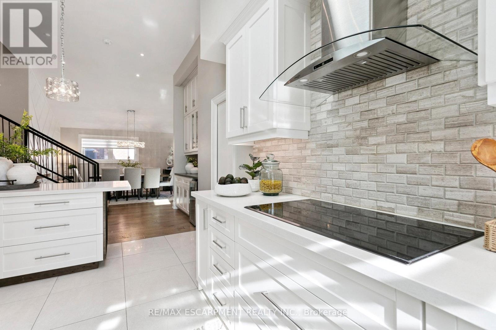 2683 Kingsberry Crescent, Mississauga, ON - Indoor Photo Showing Kitchen