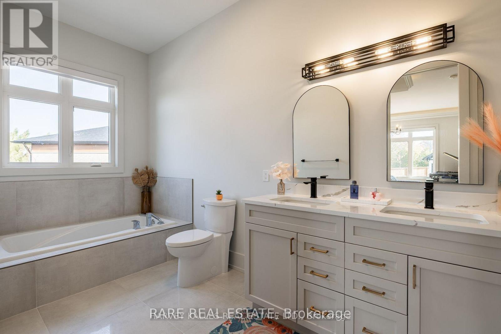 3638 Vosburgh Place N, Lincoln, ON - Indoor Photo Showing Bathroom