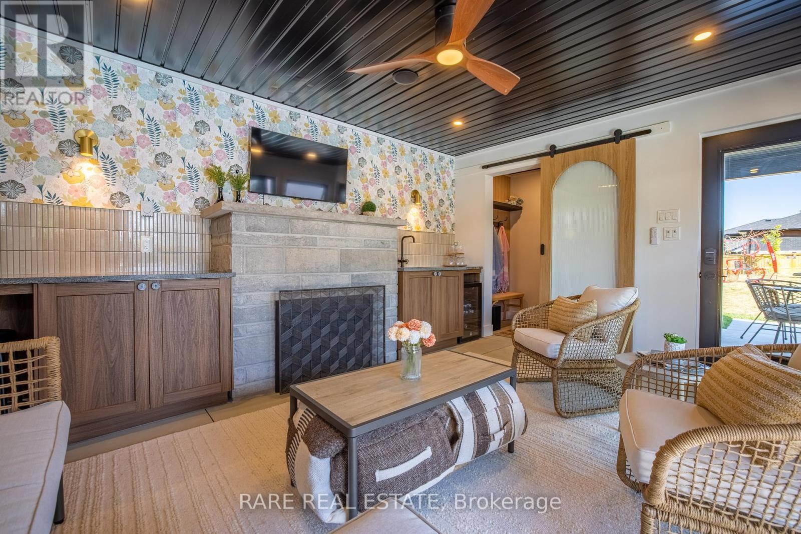 3638 Vosburgh Place N, Lincoln, ON - Photo Showing Living Room