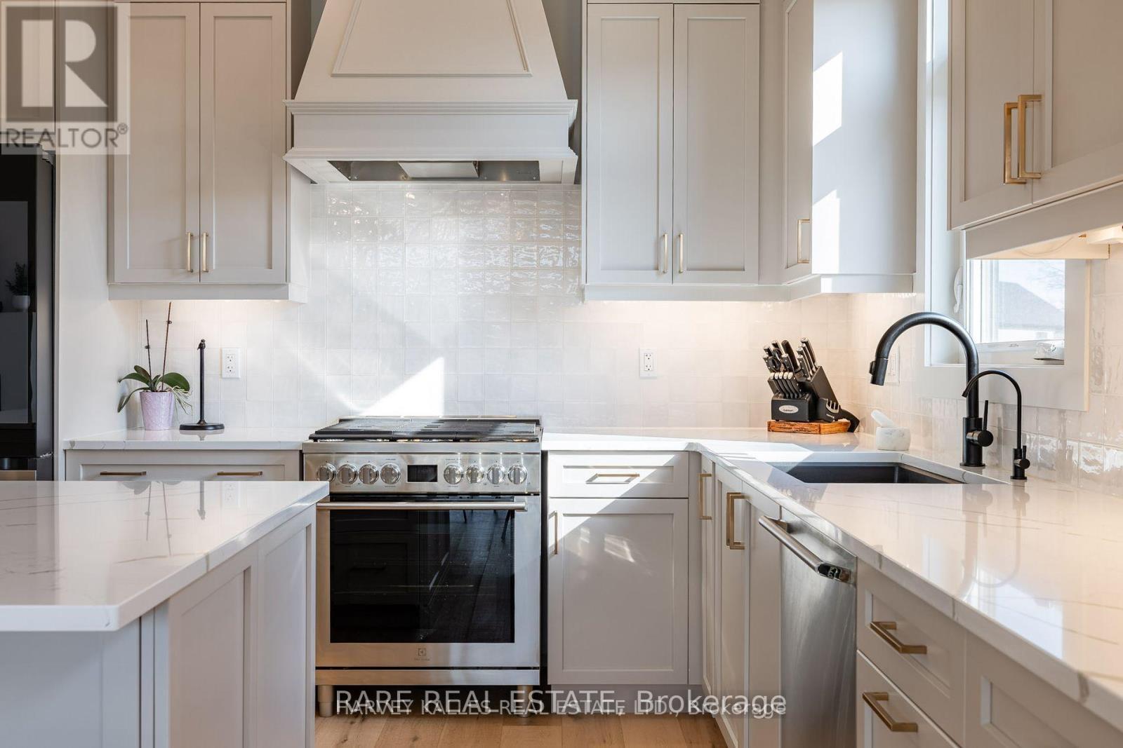 3638 Vosburgh Place N, Lincoln, ON - Indoor Photo Showing Kitchen With Upgraded Kitchen