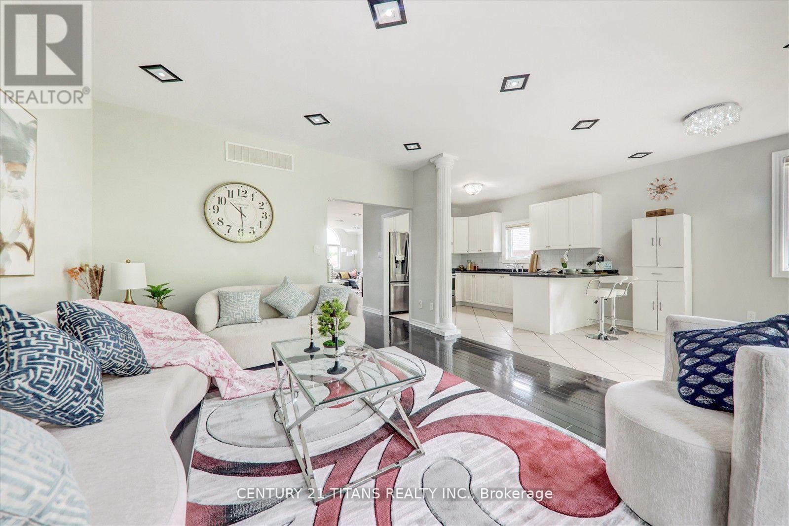 577 Royalpark Way, Vaughan, ON - Indoor Photo Showing Living Room